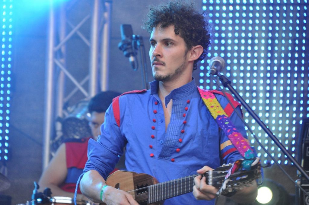 Fue nominado por el disco Encanto tropical y la canción “Bailar contigo” de Monsieur Periné.