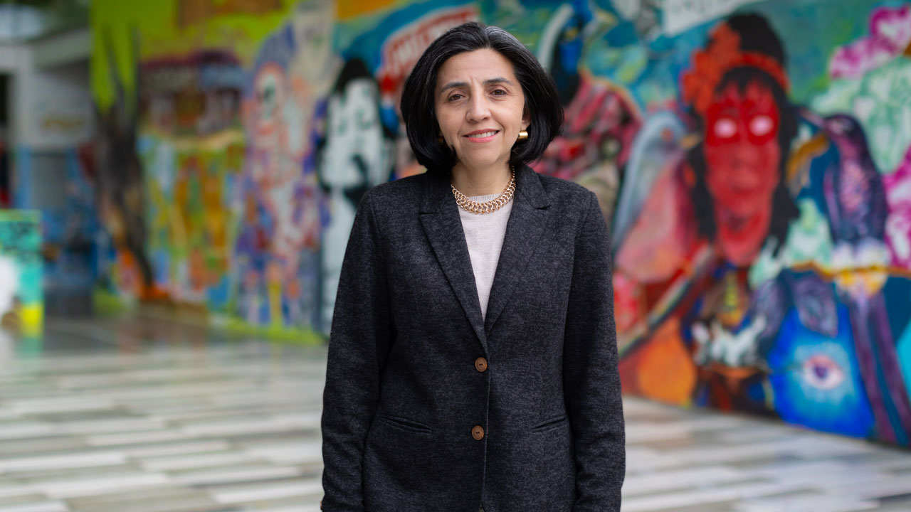 Andrea Lozano Vásquez, renovada como decana de la Facultad de Artes y Humanidades Andrea Lozano Vásquez, renovada como decana de la Facultad de Artes y Humanidades