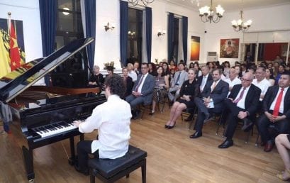 Mauricio Arias ofreció recital de piano en Beijing