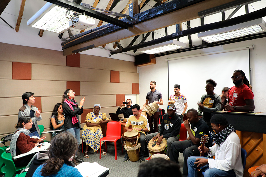 Cree e investigue desde la composición, la musicología y la interpretación.