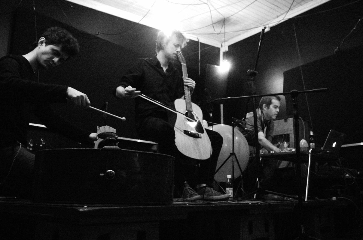 Hace seis años se reunieron en Bogotá y durante un concierto de improvisación en Matik Matik decidieron grabar un disco.