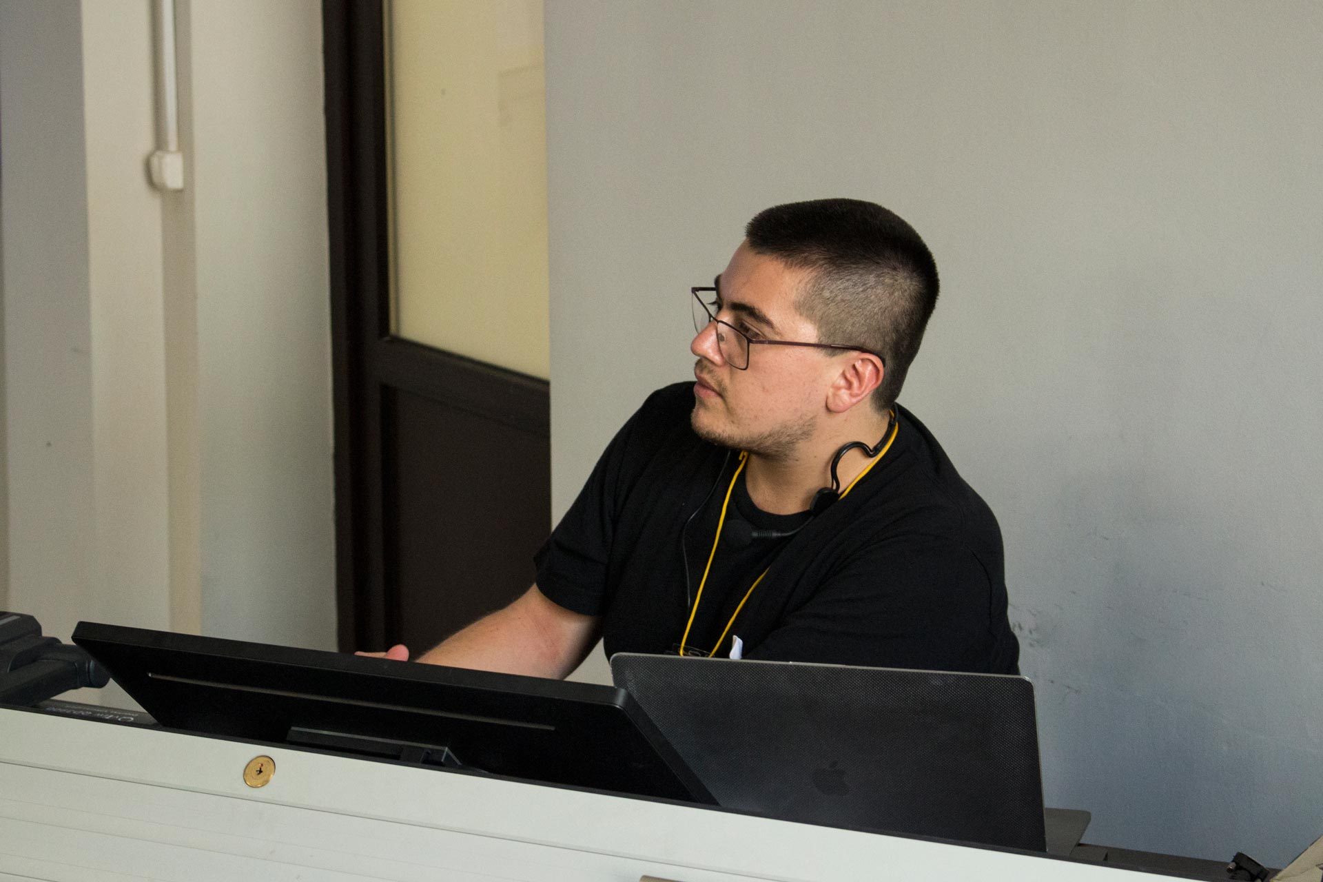 Luis Antonio es artista y egresado de la Maestría en Humanidades Digitales de nuestra Facultad.