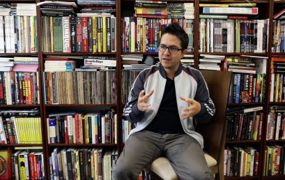 Bookvertising y biblioactivismo: proyectos de nuestro egresado Andrés Barragán