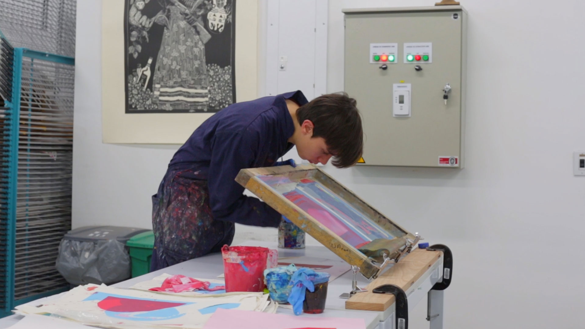 En este taller se acompaña el desarrollo de un proyecto personal de cada estudiante en artes gráficas.
