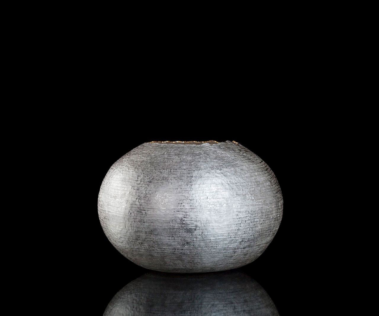 La obra de nuestra artista egresada hace parte de la exposición 10.000 años de lujo.