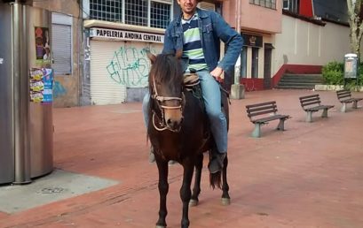 “Manuel Espinosa, un profe guerrero”: artículo en El Espectador sobre nuestro egresado de la Maestría en Literatura