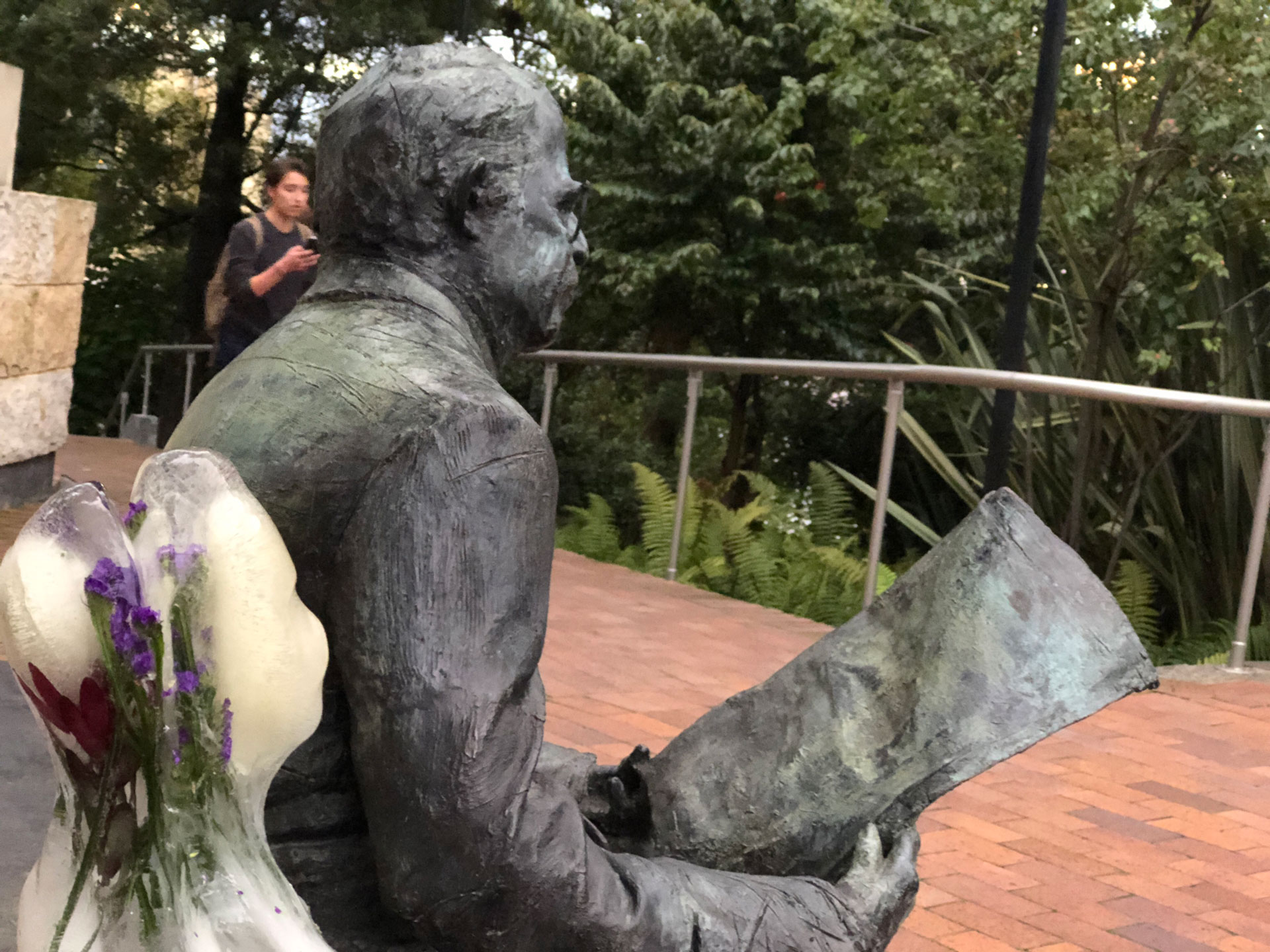 El curso espera abordar cuestiones relacionadas con el pensamiento científico en torno al estudio de la piedra, su composición y propiedades físicas y químicas