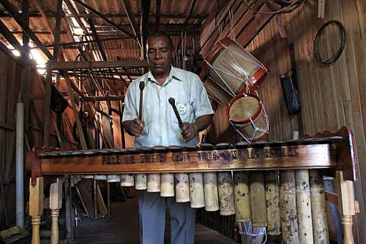 Música de marimba, cantos y bailes tradicionales de la región colombiana del Pacífico sur y de la provincia ecuatoriana de Esmeraldas