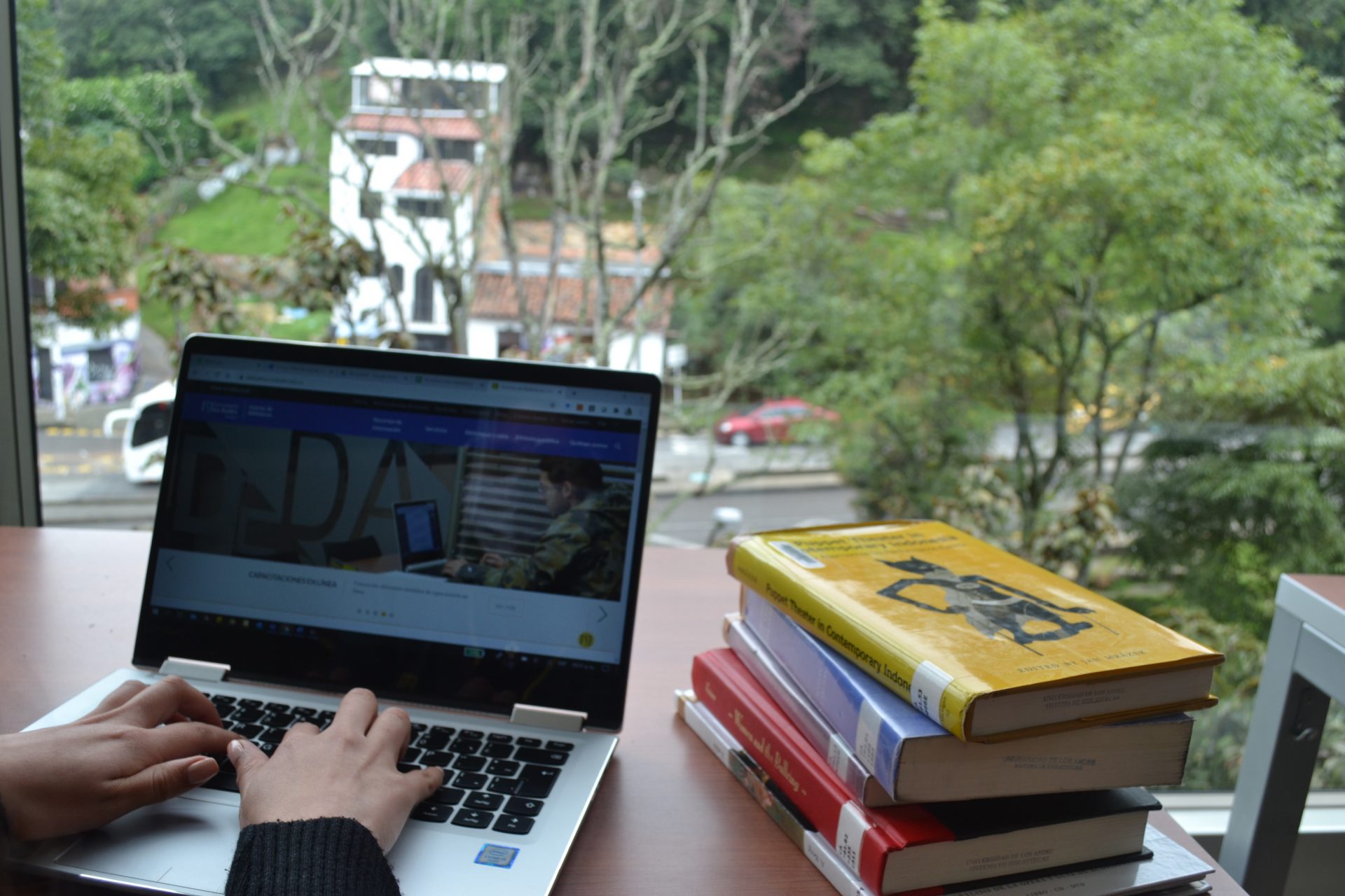 Anticipe sus búsquedas, ingrese a los recursos electrónicos y descargue la información que necesite.