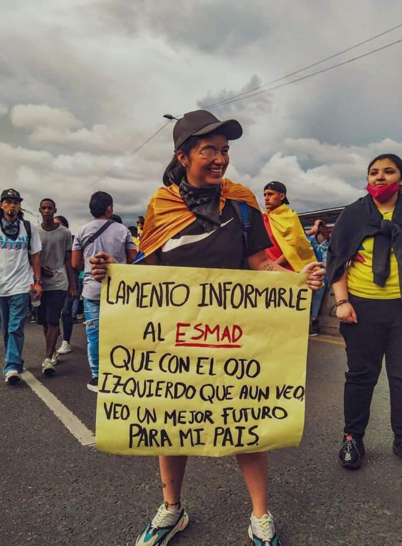 Reflexión acerca de la comunicación en diferentes espacios que dialogan y se encuentran en pedazos de papel