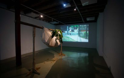 Sala de proyectos | Exposición Ni la muerte nos separa de Eblin Grueso
