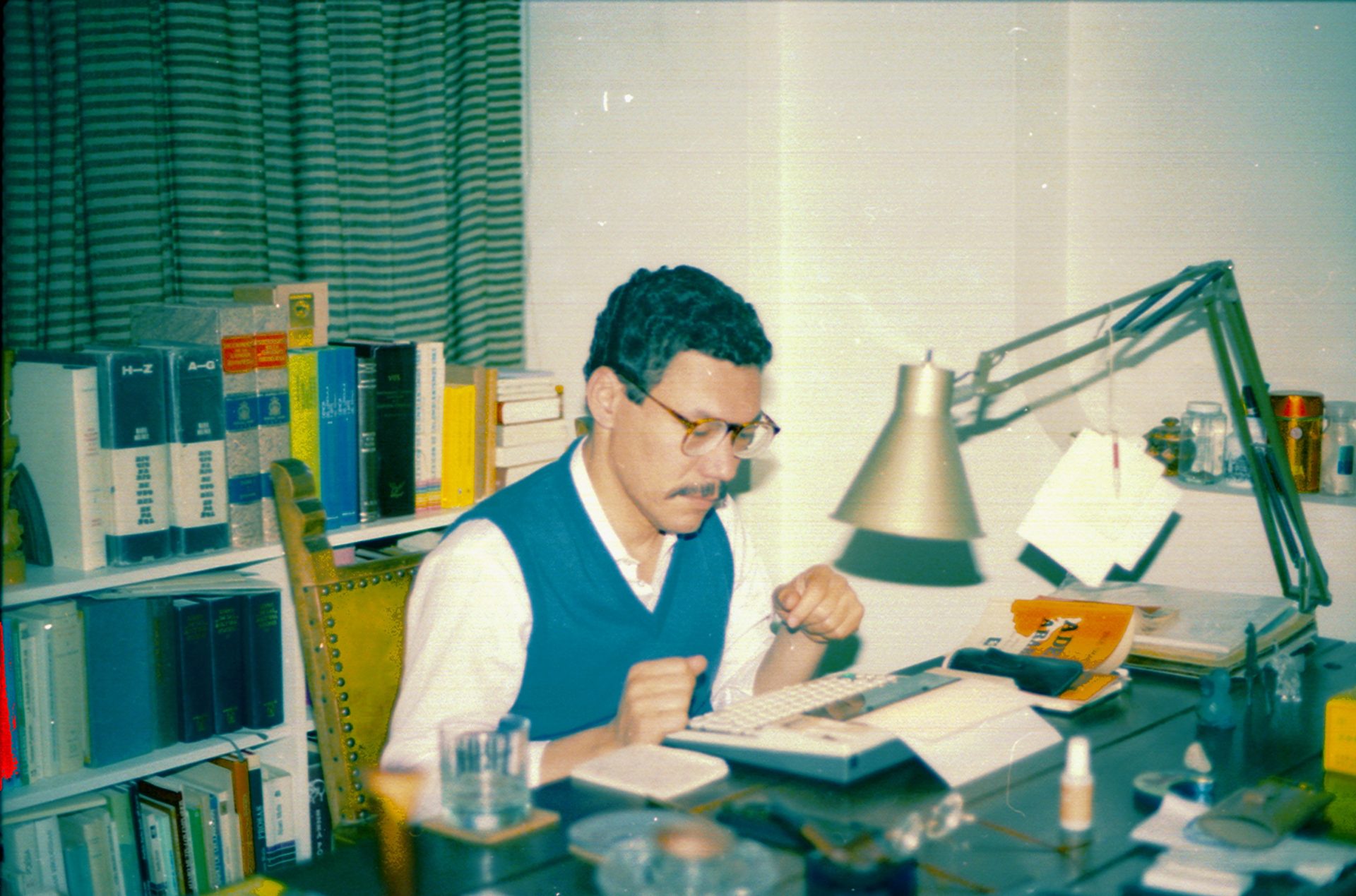 En el día del natalicio del escritor cartagenero, su hijo presenta en este ensayo un “archivo de correspondencias” sobre su vida y obra