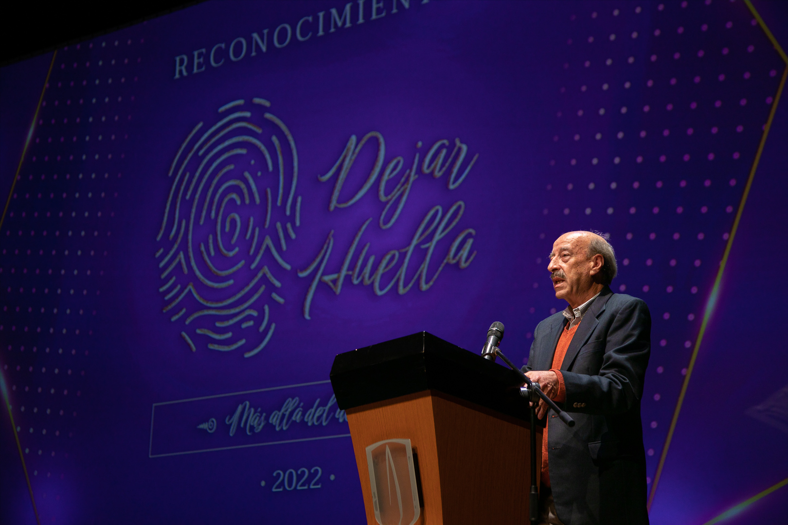 Profesor titular jubilado del Departamento de Música