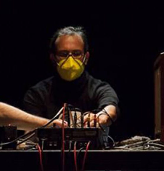El colectivo Las monjas se presenta en el Teatro Mayor Julio Mario Santo Domingo