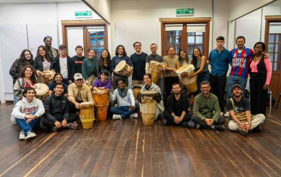 El grupo de bullerengue «Corazón de Tambó» dio una clase maestra a los integrantes del Ensamble Caribe Uniandes