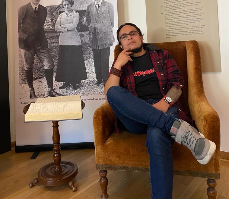 Premio Brines 2025 para Henry Alexander Gómez por su destacada obra poética.