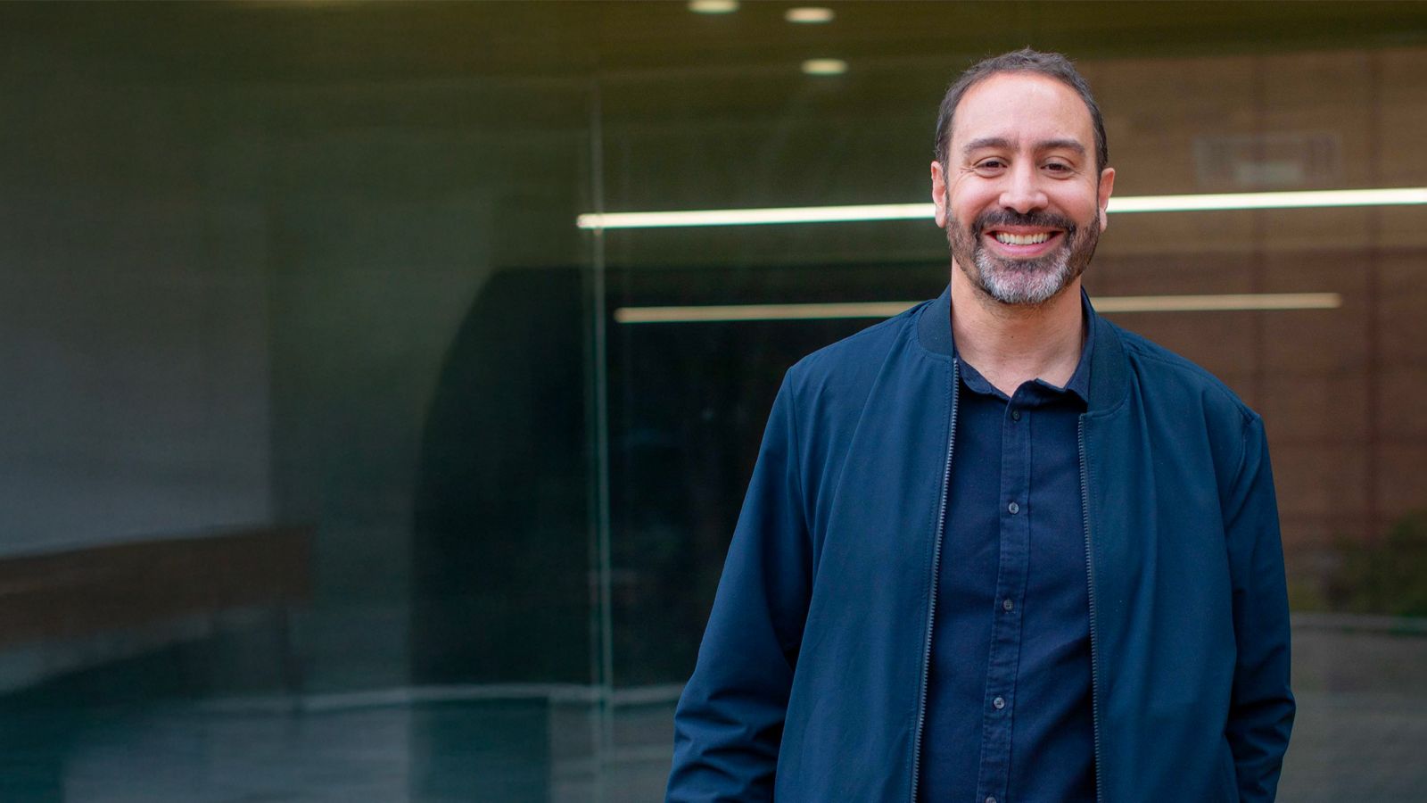 Su solicitud de promoción a profesor titular se sustenta en una labor integral que articula docencia, investigación y gestión cultural